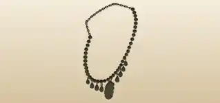 Necklace silhouette